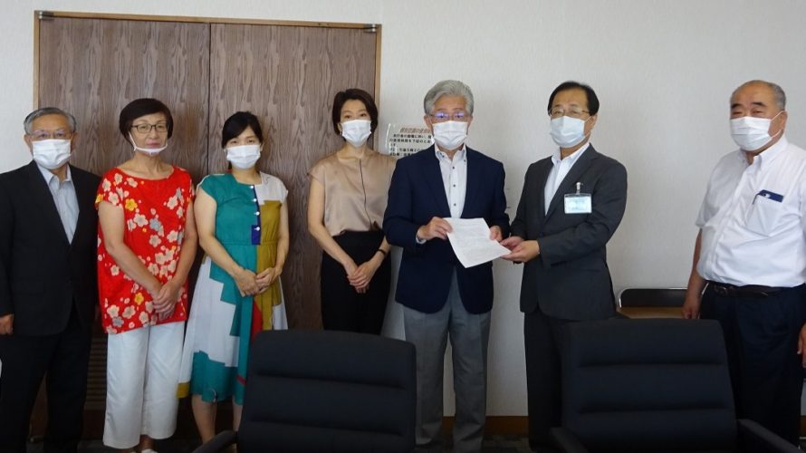 日本共産党荒川区議団は、PCR検査拡大などを柱にした「新型コロナウイルス感染拡大の危機的状況に際しての緊急申し入れ（第８次）」を行いました。